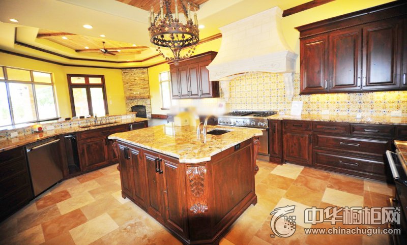 大戶型豪華廚房定制島型實(shí)木櫥柜效果圖    歐式櫥柜效果圖